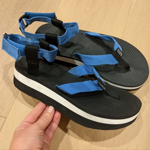 Woman's platform Teva sandals - Picture 2 of 15